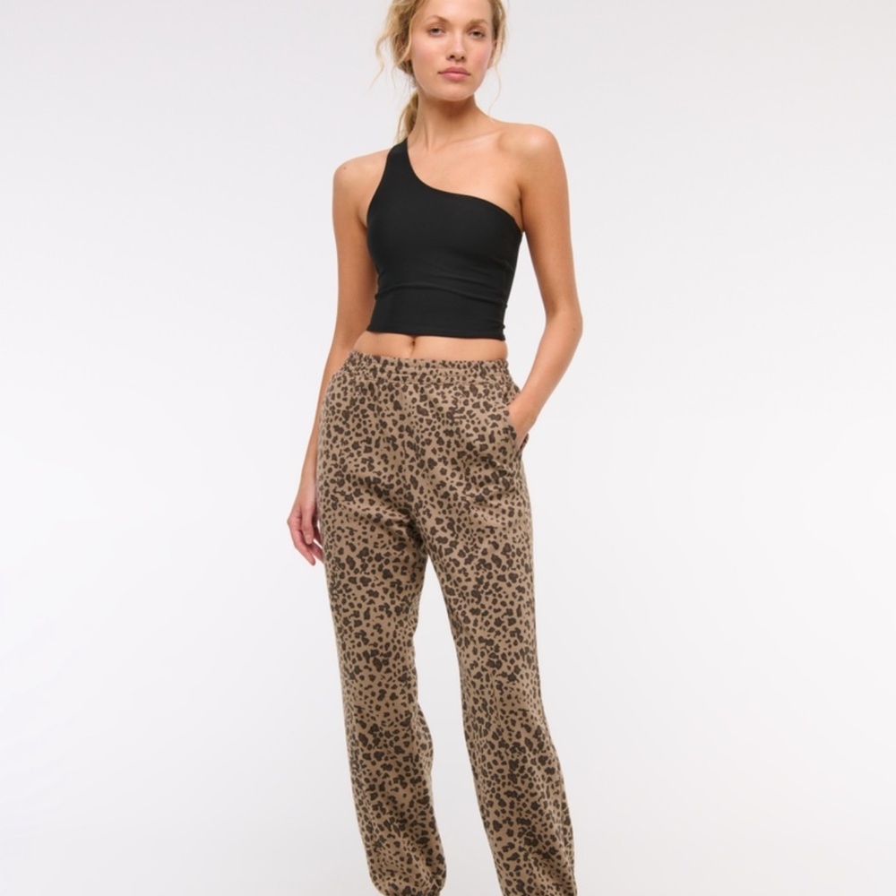 YPB Neoknit Leopard Joggers